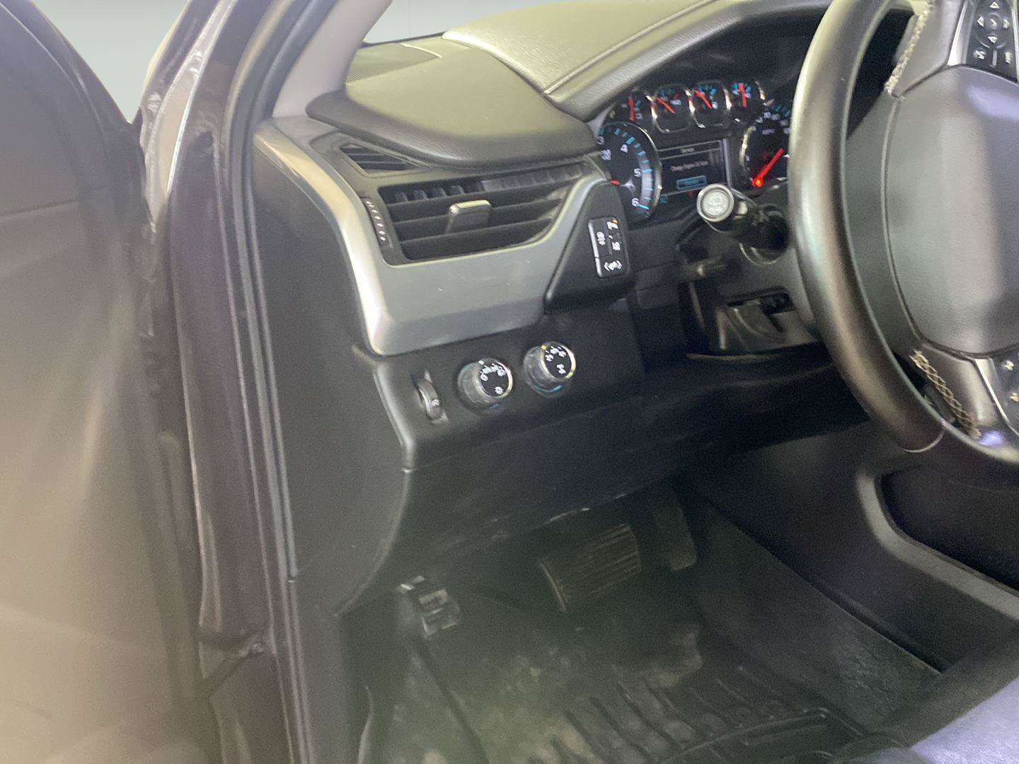 Used 2015 Chevrolet Suburban LT AWD/4WD image 3
