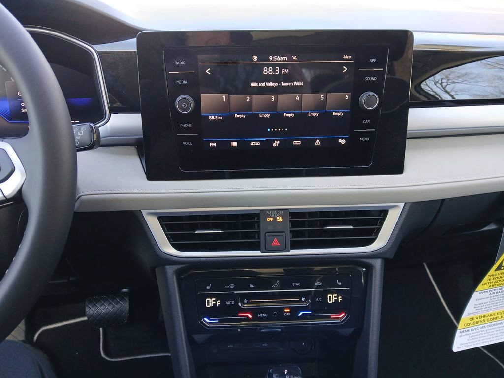 New 2026 Volkswagen Taos SE FWD image 18