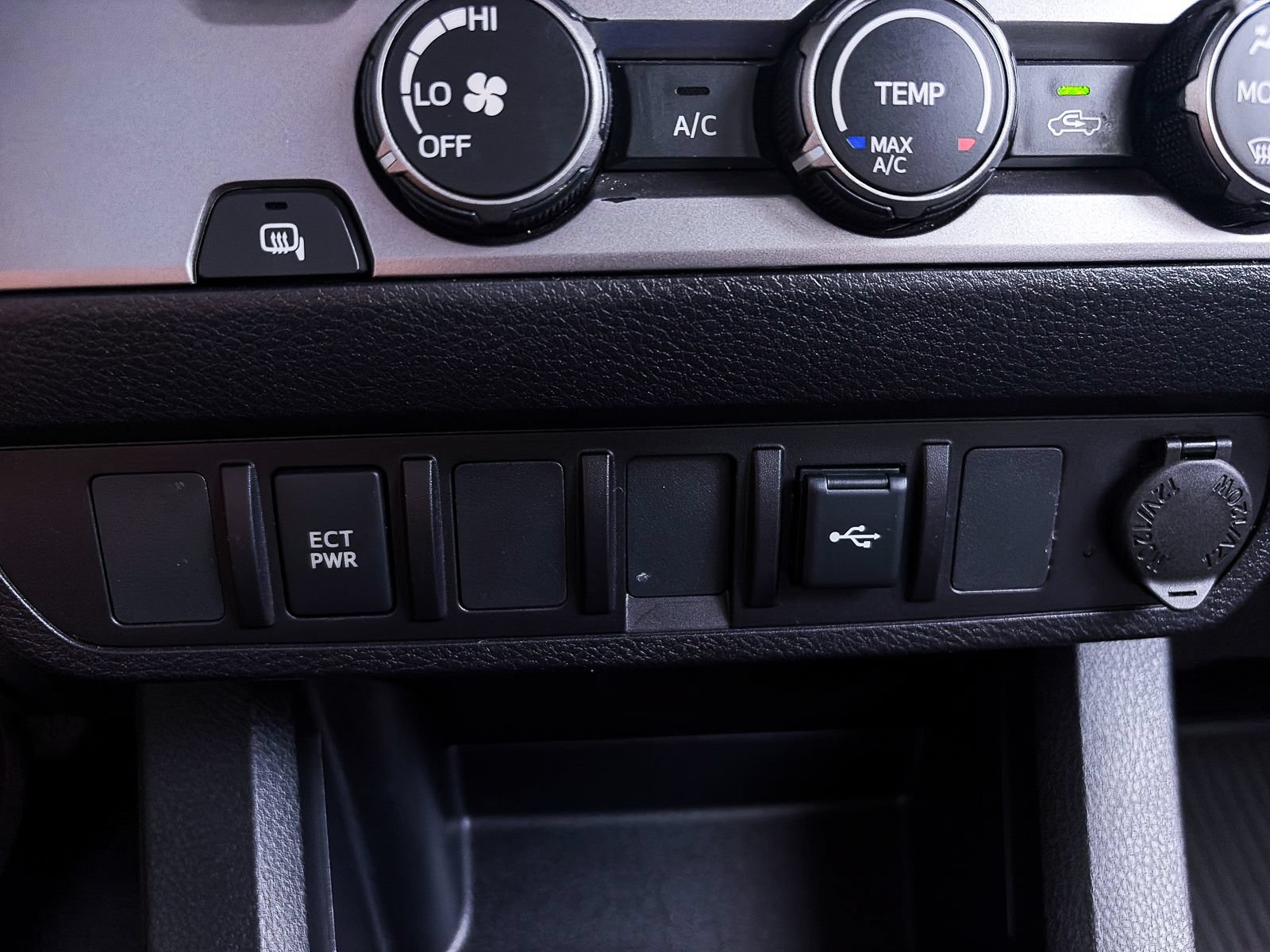 Used 2023 Toyota Tacoma SR w/ SR Convenience Package RWD image 22