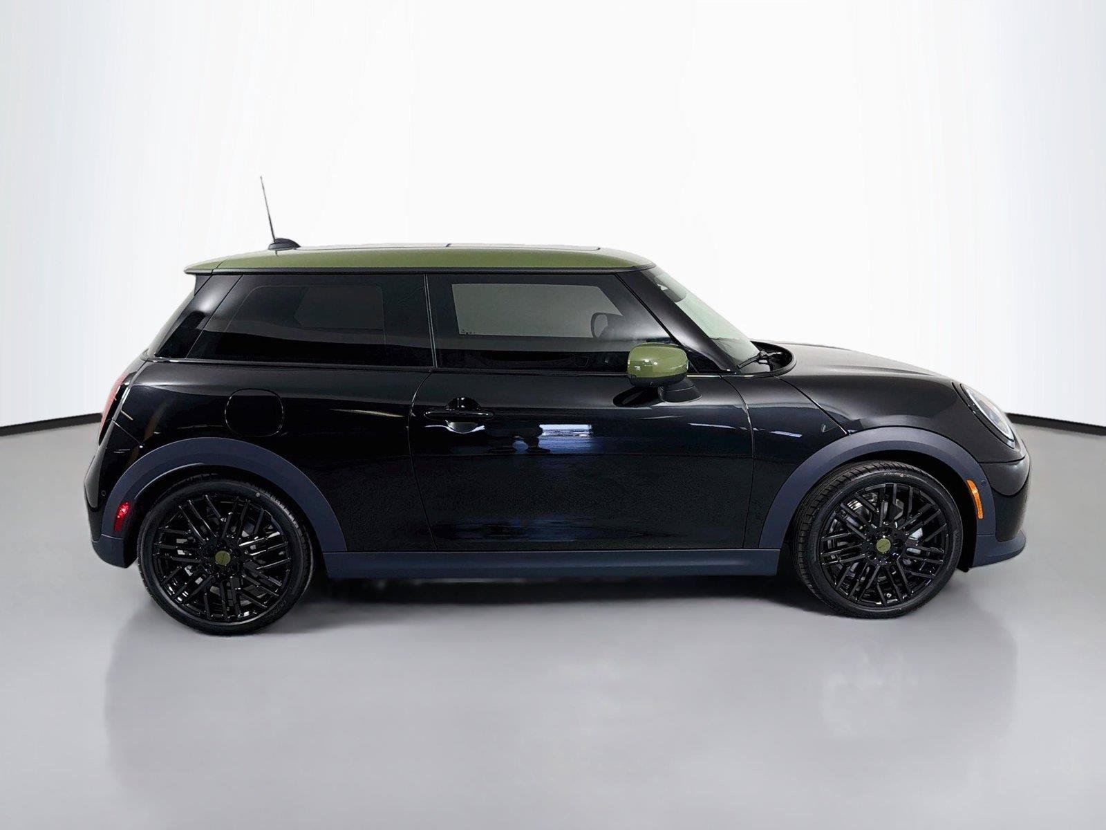 New 2027 MINI Cooper 2-Door Hardtop w/ Paul Smith Edition FWD image 4