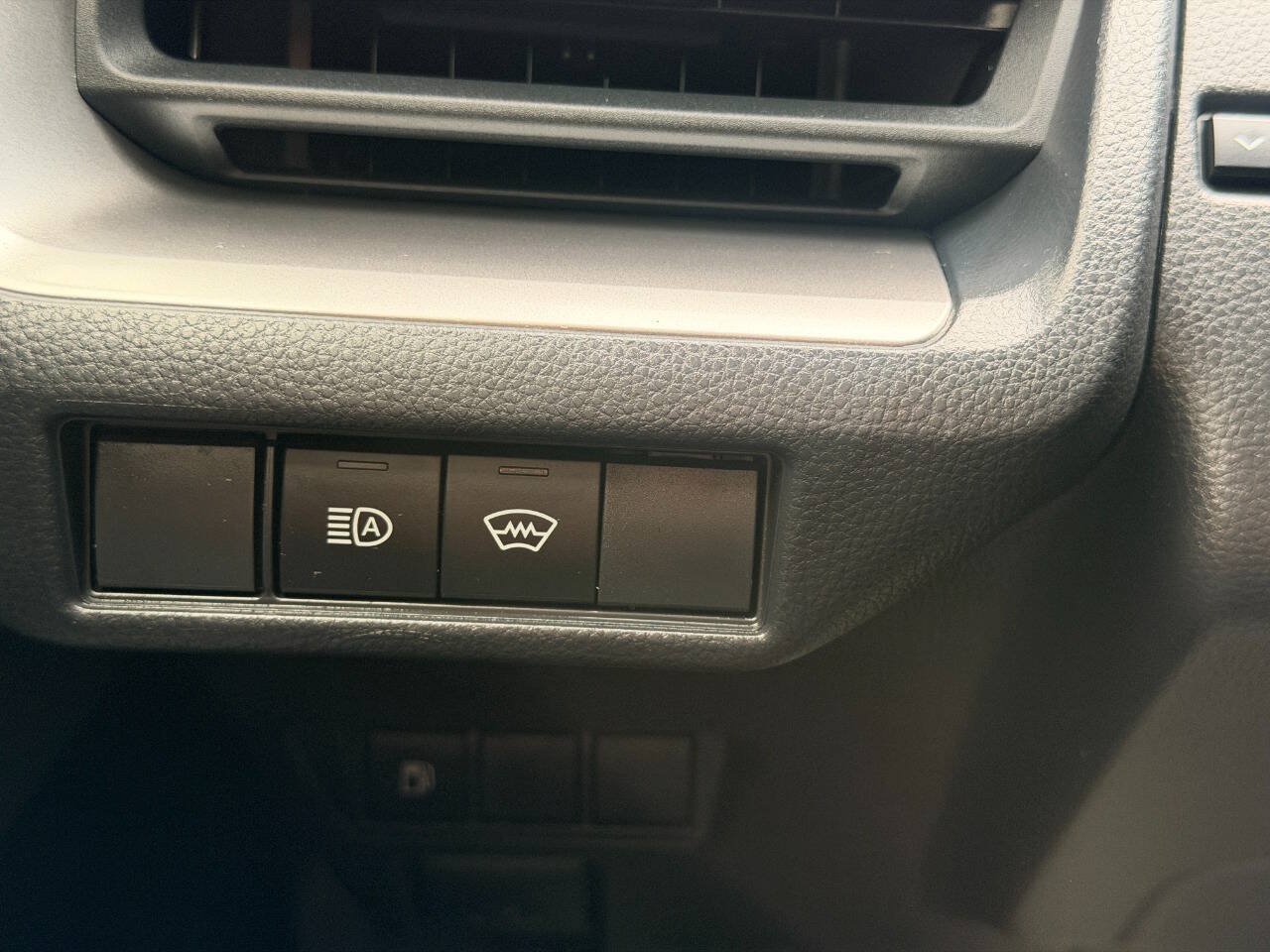 Used 2023 Toyota Prius LE FWD image 31
