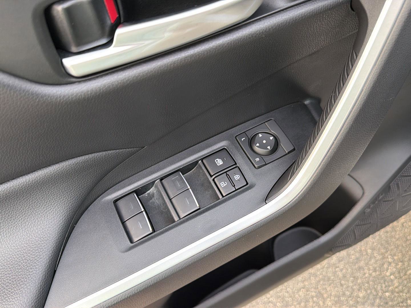 Certified 2025 Toyota RAV4 XLE w/ Convenience Package FWD image 32