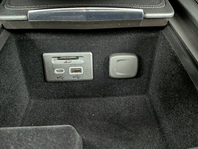 Certified 2022 Cadillac XT4 Premium Luxury w/ Enhanced Visibility Package image 11