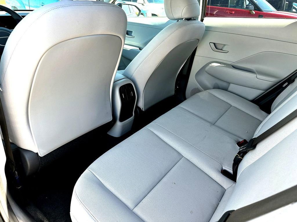 Used 2025 Hyundai Kona SEL image 21