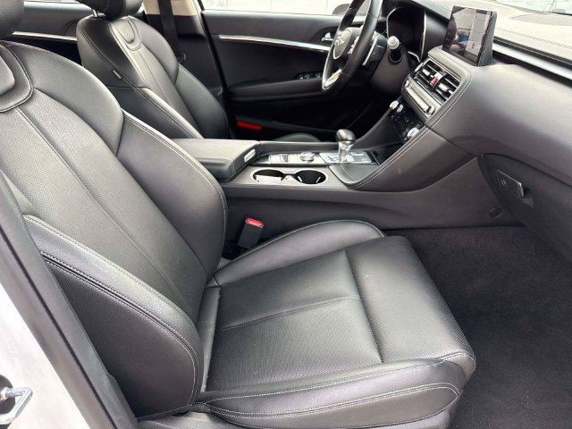 Used 2025 Genesis G70 2.5T RWD image 13