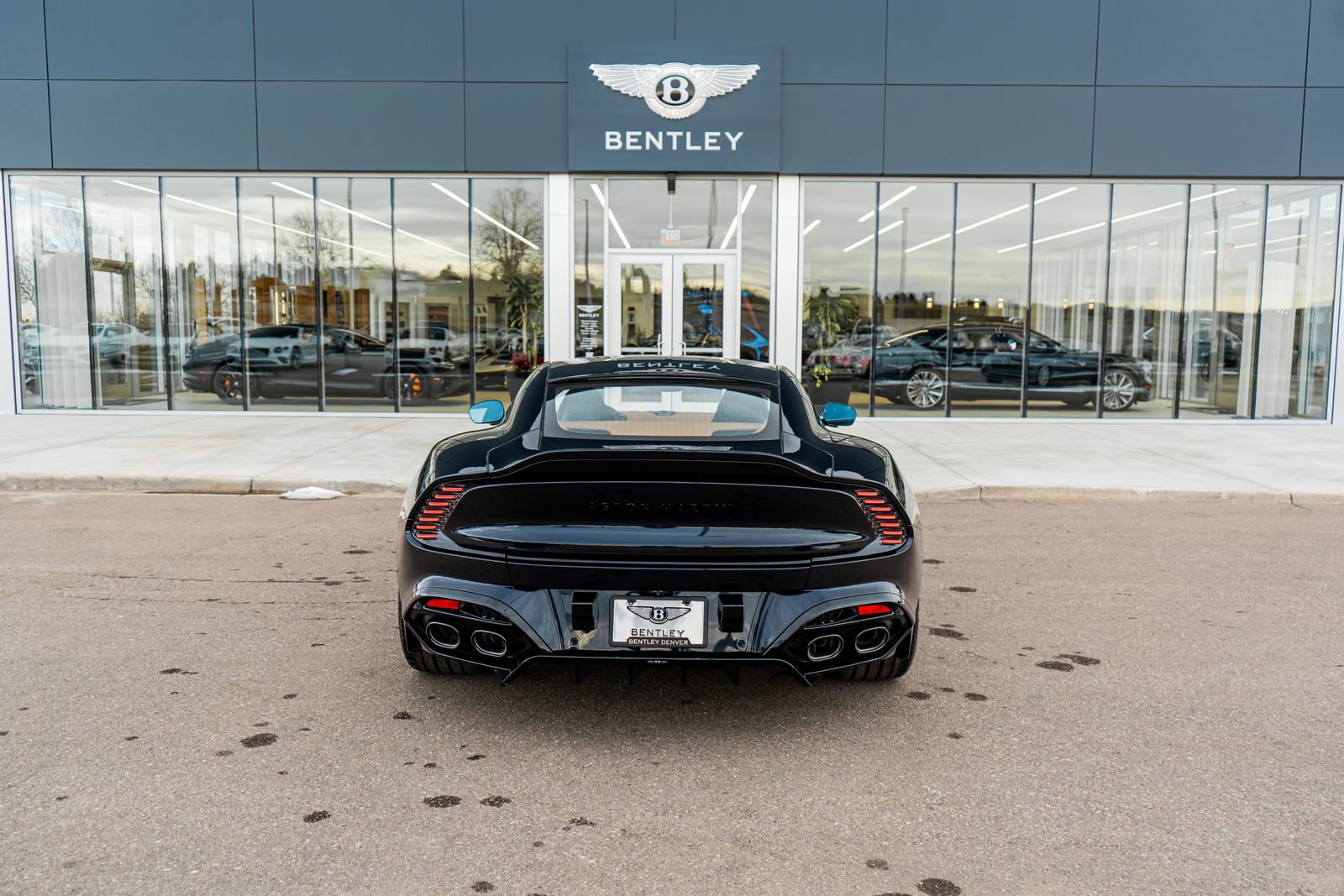 Used 2025 Aston Martin Vanquish V12 image 11