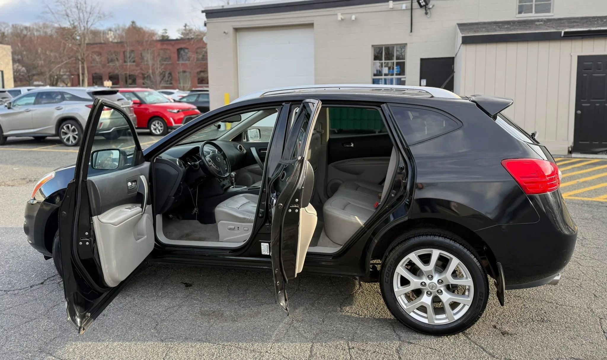 Used 2011 Nissan Rogue SV w/ SL Pkg FWD image 11