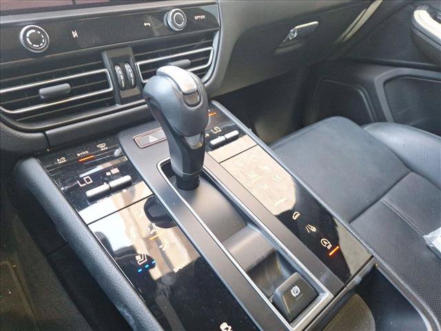 Used 2023 Porsche Macan AWD/4WD image 12