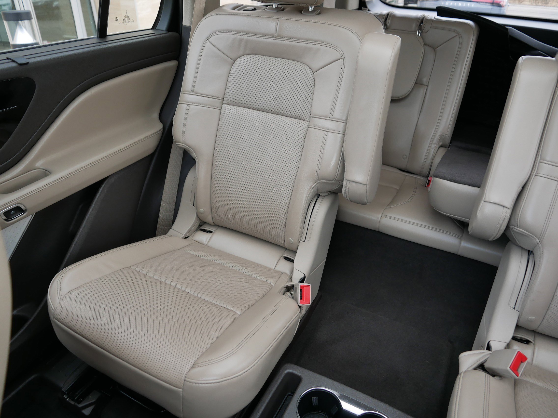 Used 2020 Lincoln Aviator Reserve w/ Equipment Group 202A image 12