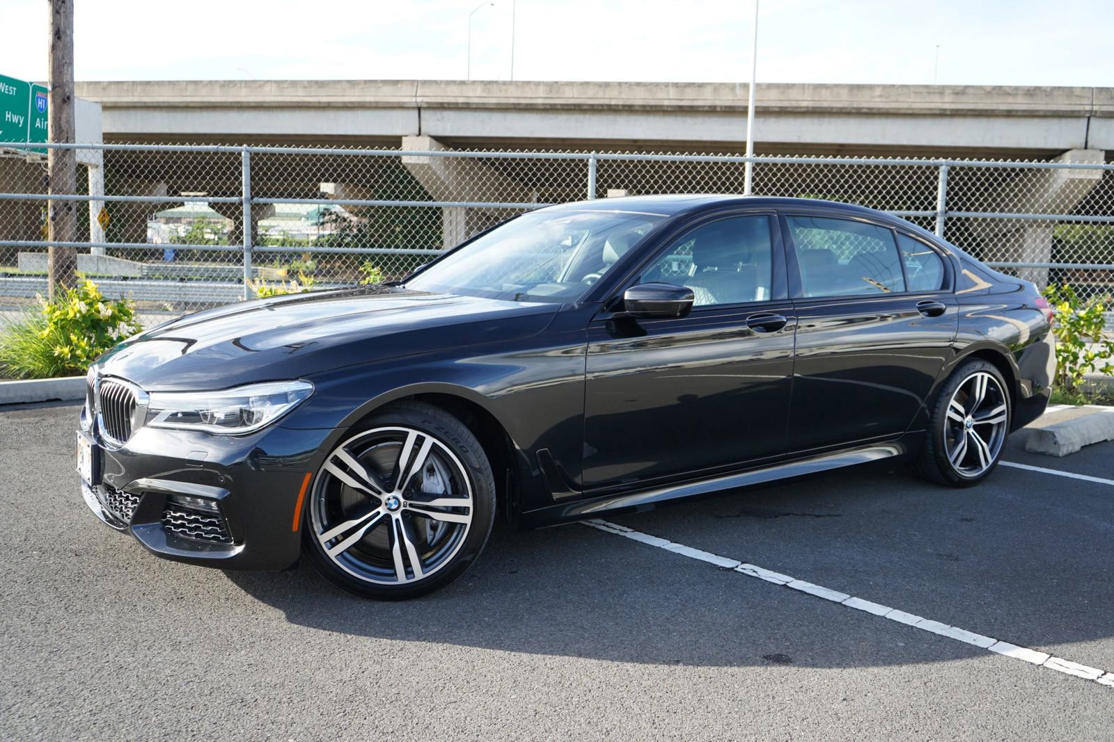 Used 2018 BMW 750i image 3