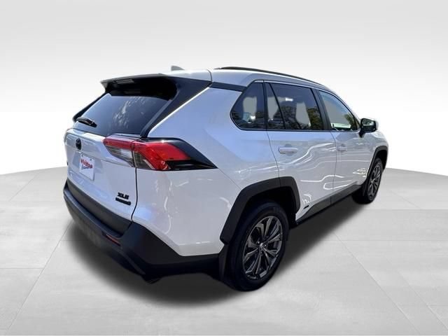Used 2023 Toyota RAV4 XLE Premium AWD/4WD image 7