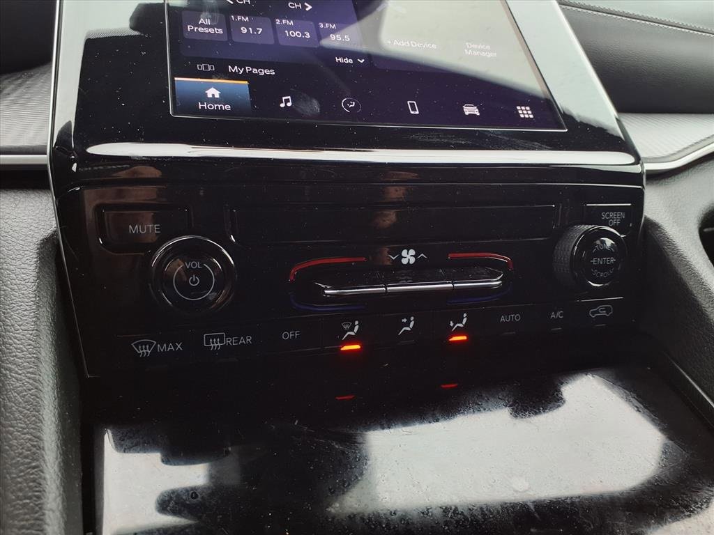 Used 2024 Jeep Grand Cherokee Laredo image 6