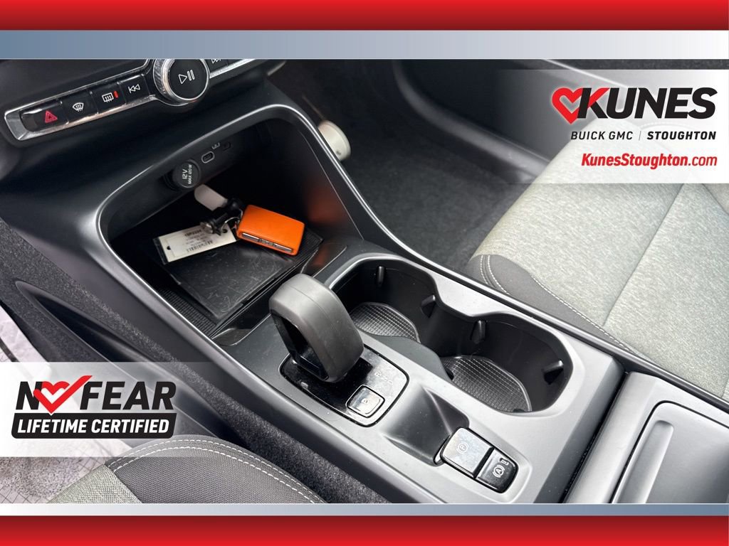 Used 2024 Volvo XC40 B5 Core image 33