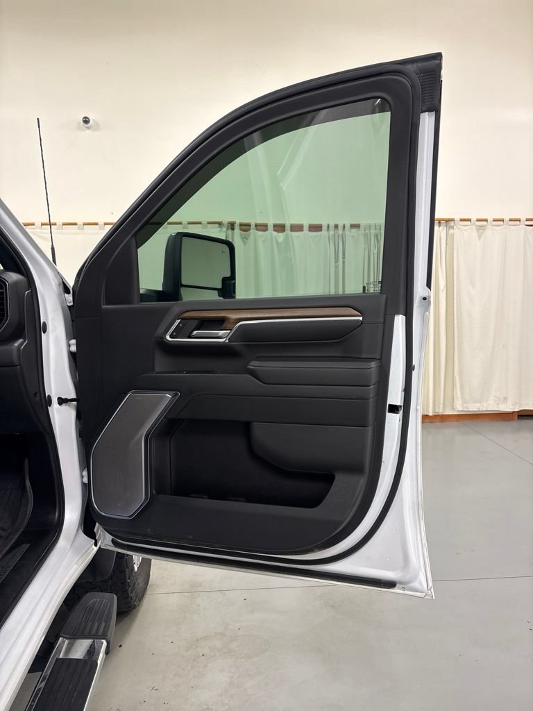 Used 2024 Chevrolet Silverado 2500 High Country w/ High Country Premium Package AWD/4WD image 27