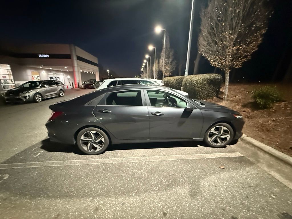 Used 2023 Hyundai Elantra SEL w/ Convenience Package image 4