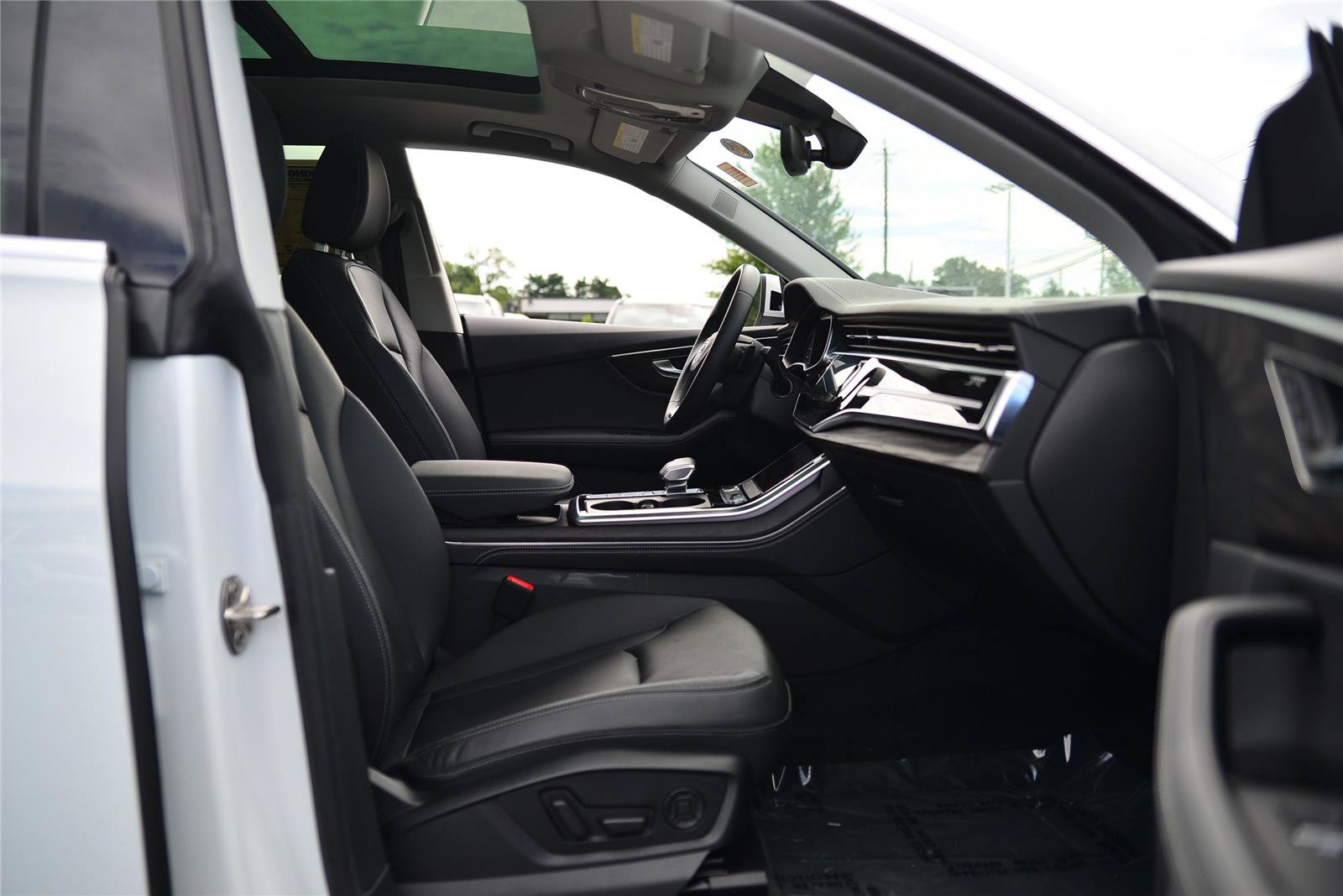 Used 2023 Audi Q8 Premium Plus AWD/4WD image 14
