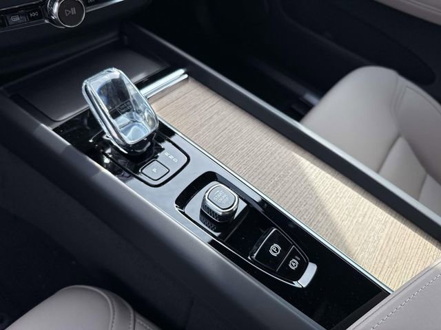 New 2026 Volvo XC60 B5 Plus w/ Protection Package Premier image 28