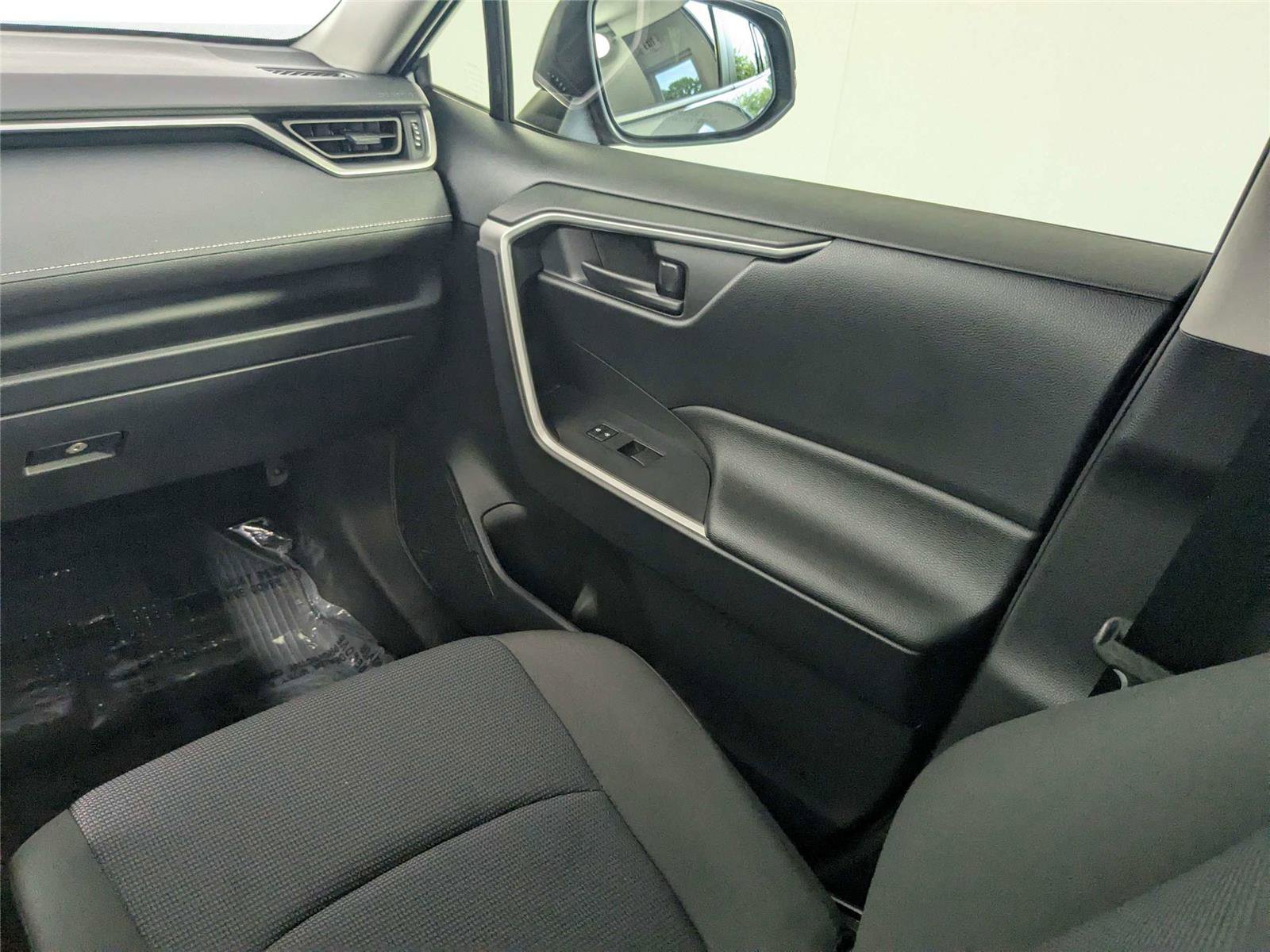 Certified 2025 Toyota RAV4 LE FWD image 39