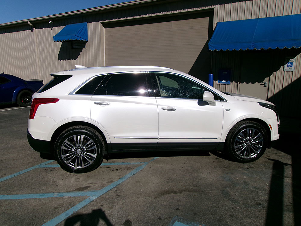 Used 2017 Cadillac XT5 Premium Luxury w/ Driver Assist Package AWD/4WD image 6