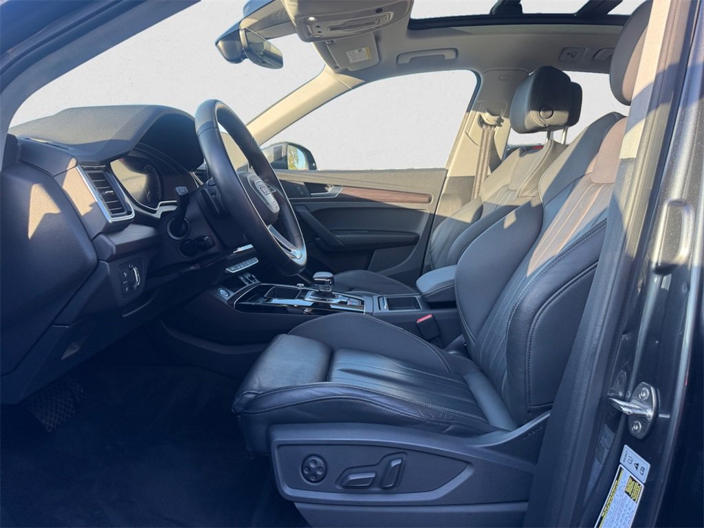 Used 2022 Audi Q5 e Premium w/ Convenience Package image 9