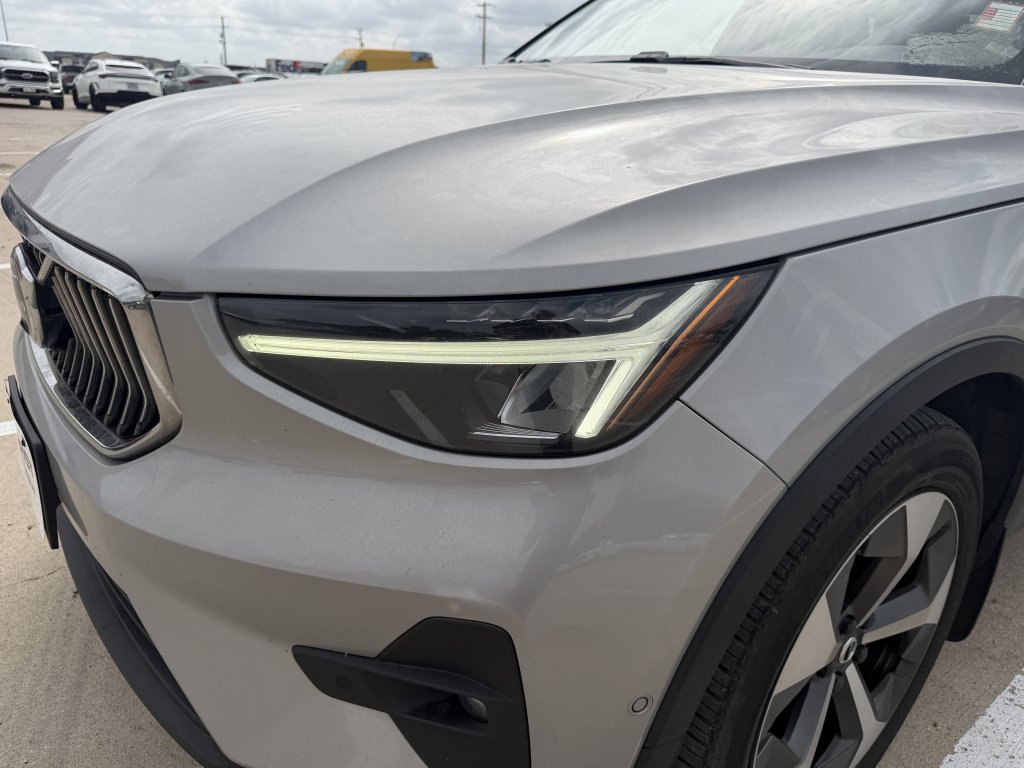 Used 2023 Volvo XC40 B5 Plus w/ Driver Assist Package AWD/4WD image 24