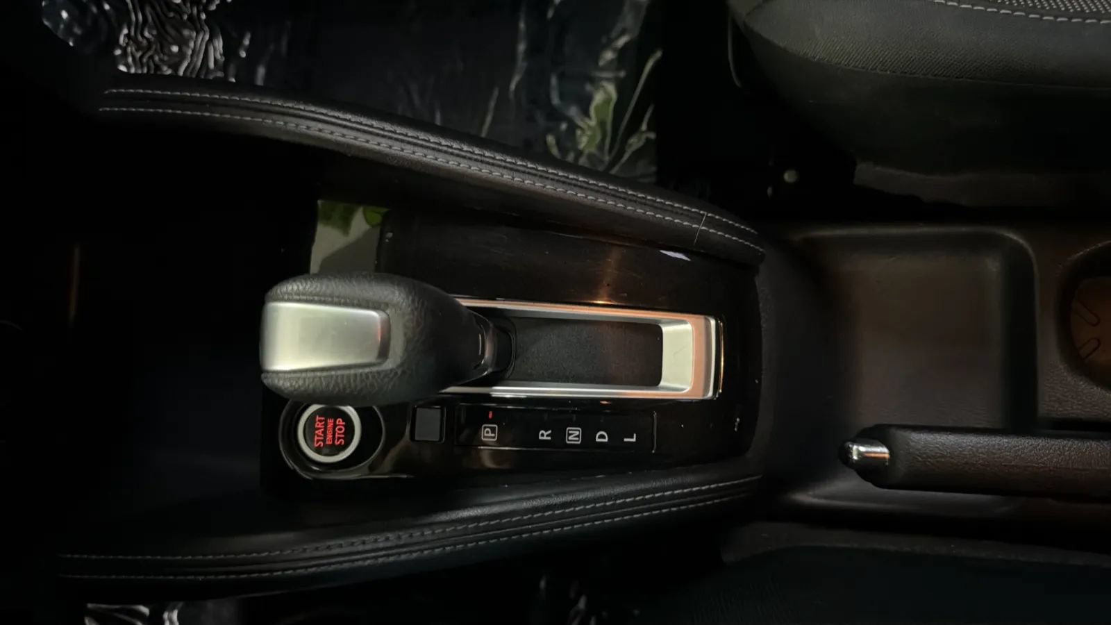 Used 2018 Nissan Kicks SV FWD image 12