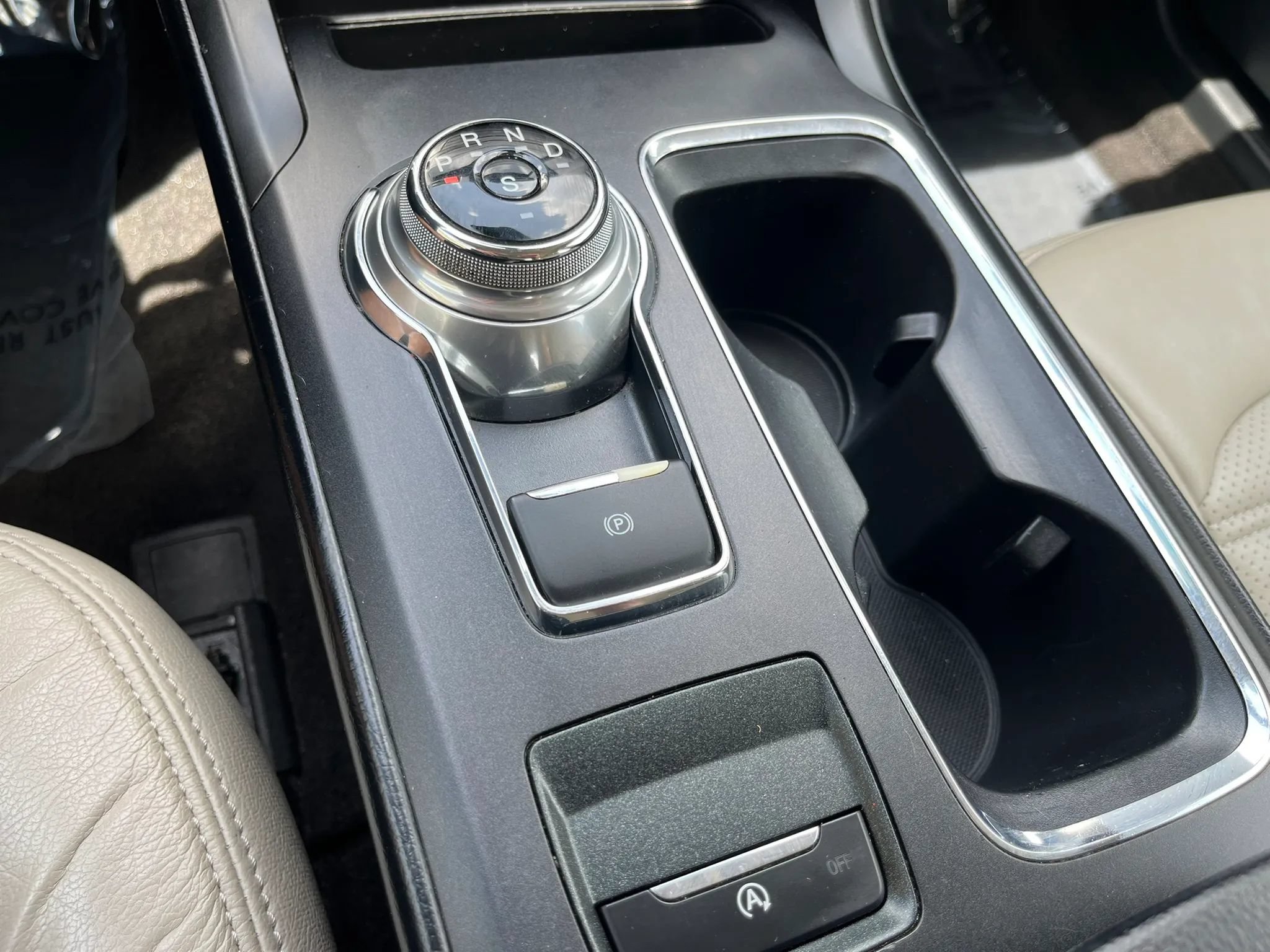 Used 2019 Ford Fusion SE w/ Equipment Group 151A FWD image 23