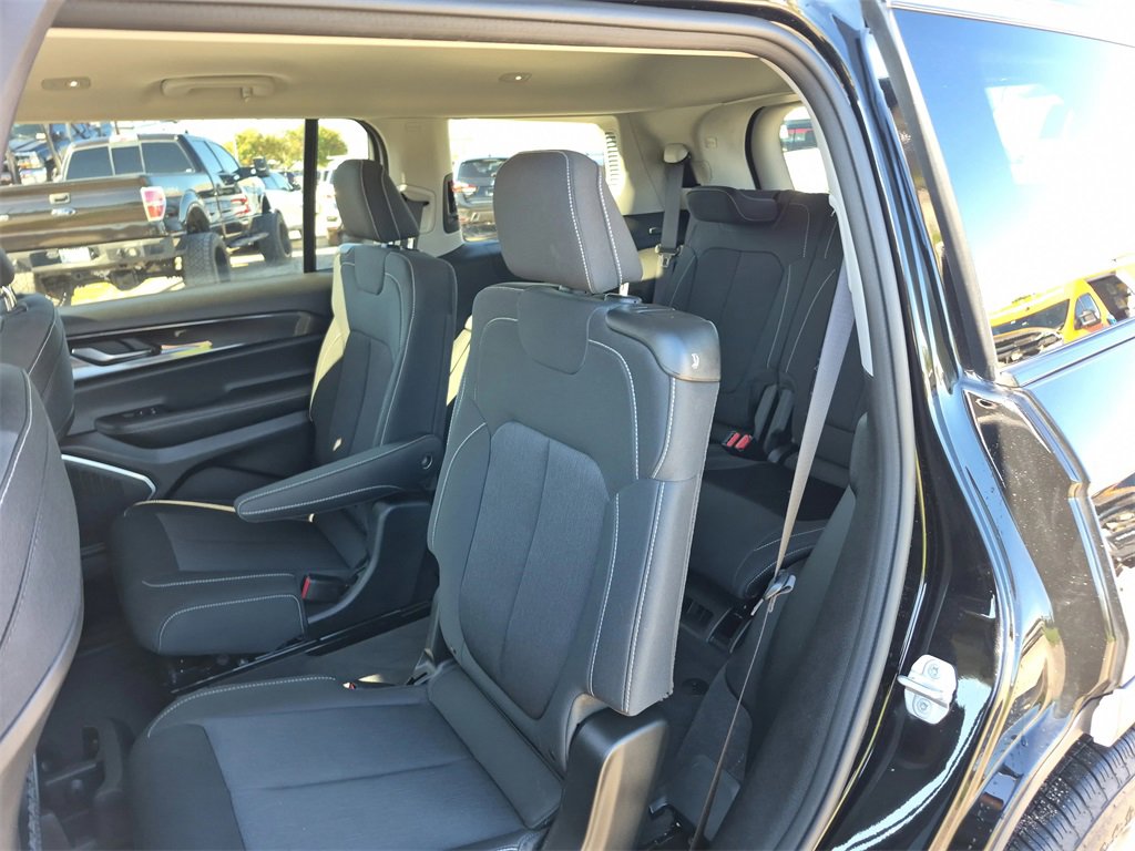 Used 2022 Jeep Grand Cherokee L Laredo w/ Luxury Tech Group I image 61