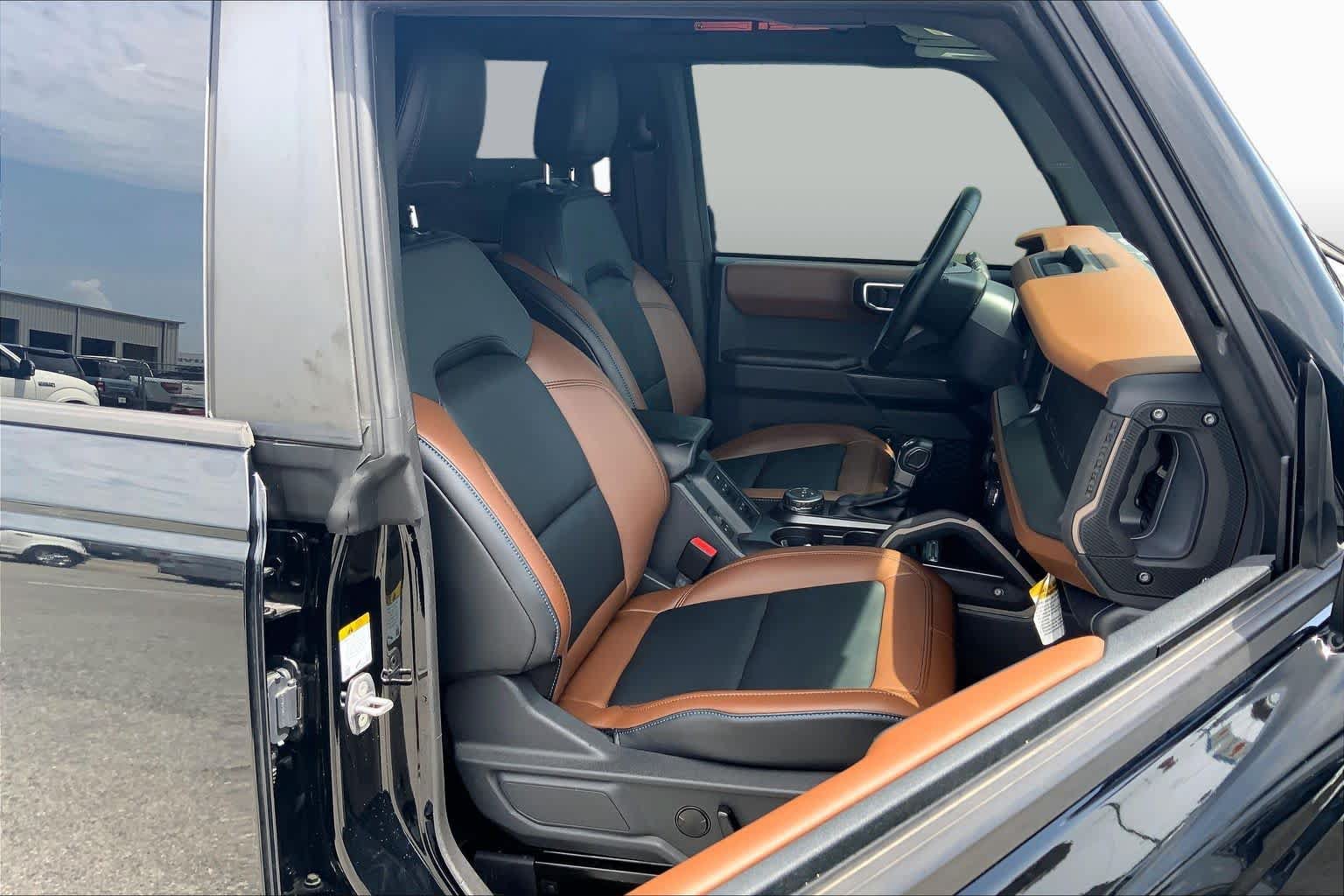 Used 2024 Ford Bronco Outer Banks AWD/4WD image 9