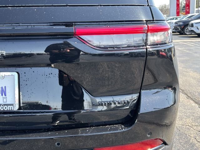 Used 2024 Jeep Grand Cherokee Limited w/ Black Appearance Package image 12