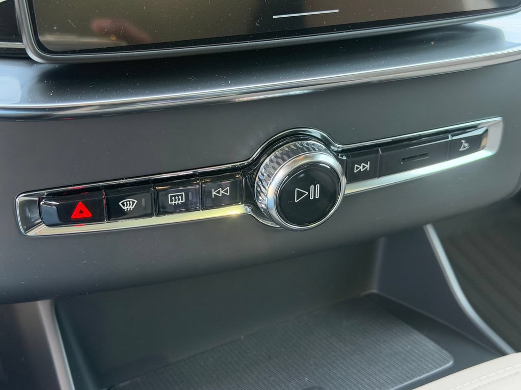 New 2027 Volvo XC90 B6 Plus AWD/4WD image 26
