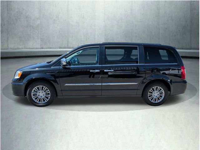 Used 2016 Chrysler Town & Country Touring-L FWD image 2