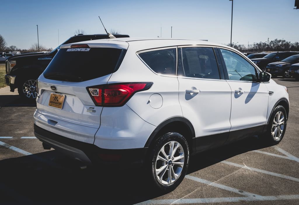 Used 2019 Ford Escape SE image 24