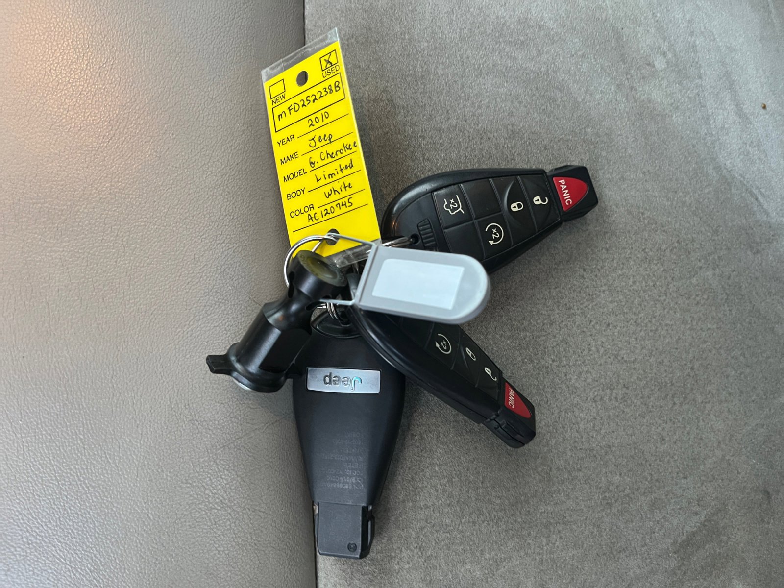 Used 2010 Jeep Grand Cherokee Limited w/ Trailer Tow Group IV image 29