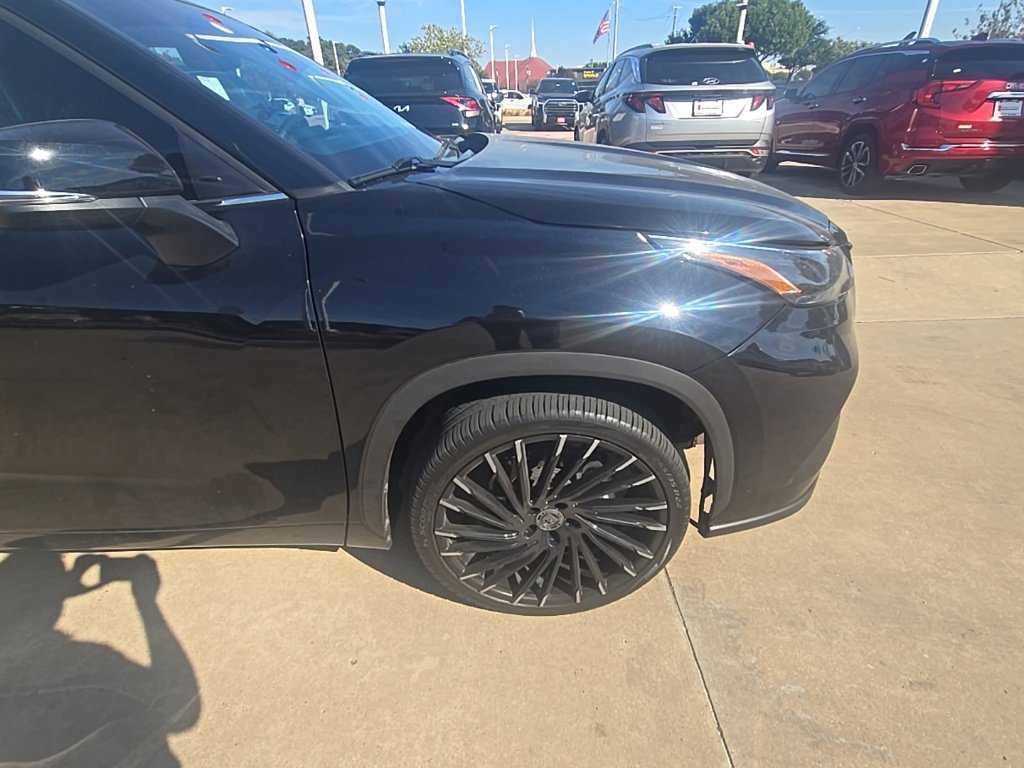 Used 2022 Toyota Highlander L FWD image 18