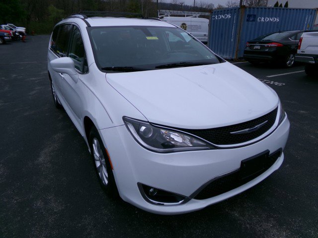 Used 2019 Chrysler Pacifica Touring-L image 2