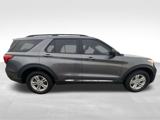 Used 2022 Ford Explorer XLT w/ Equipment Group 202A AWD/4WD image 14