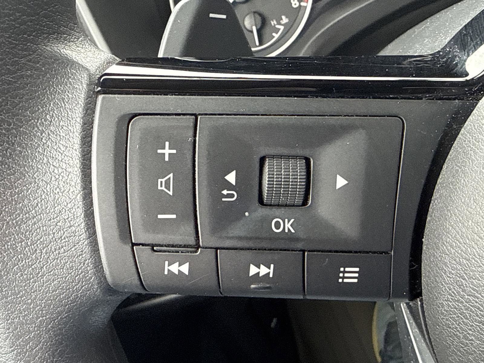 Used 2023 Nissan Rogue SV AWD/4WD image 19