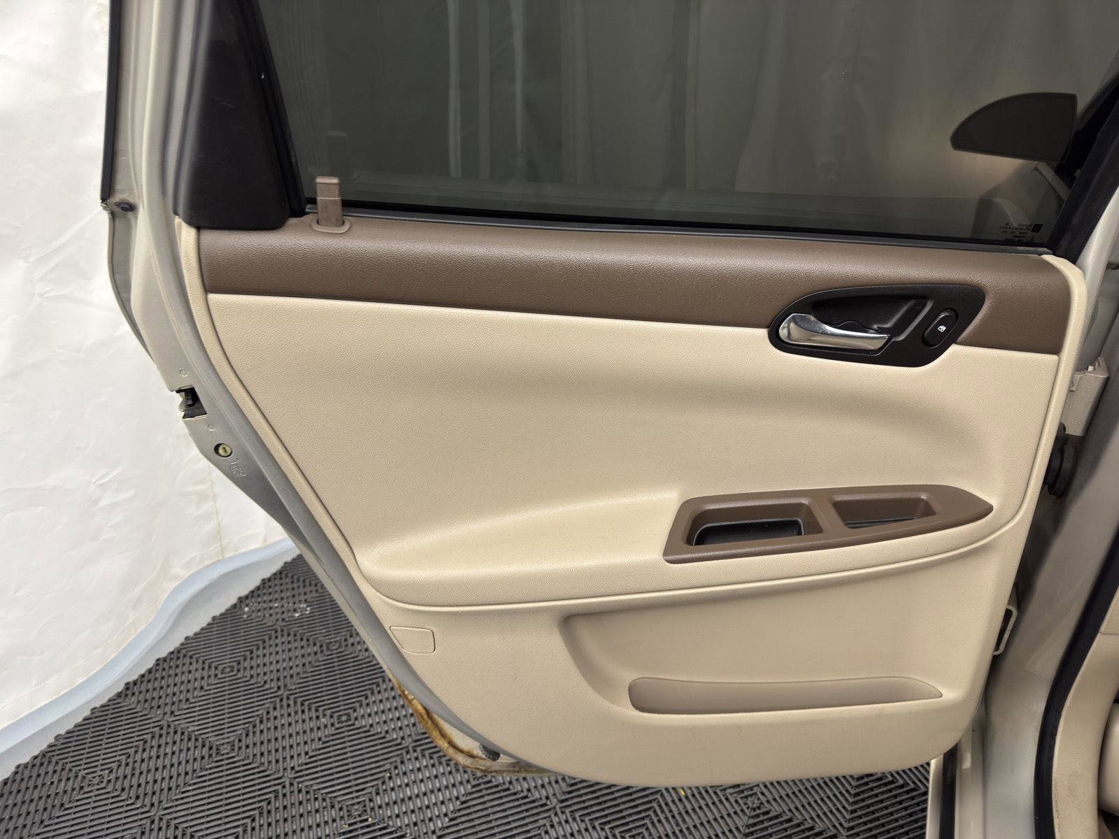 Used 2008 Chevrolet Impala LT w/ Luxury Edition Package image 25