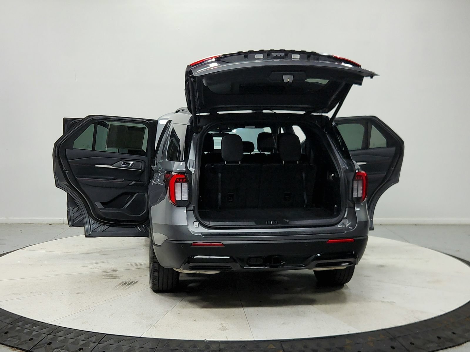 Used 2025 Ford Explorer ST-Line w/ ST-Line Street Pack AWD/4WD image 15