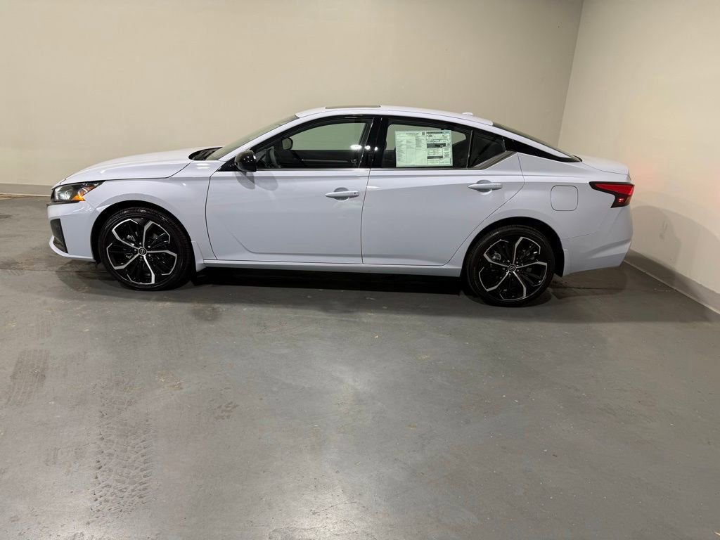 New 2025 Nissan Altima 2.5 SR image 4