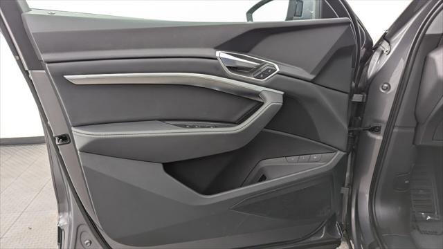 Used 2021 Audi e-tron Premium w/ Convenience Plus Package image 9