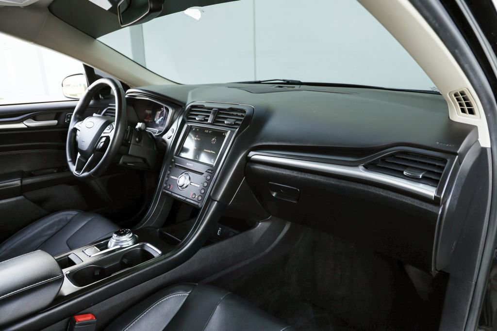 Used 2018 Ford Fusion Titanium AWD/4WD image 19