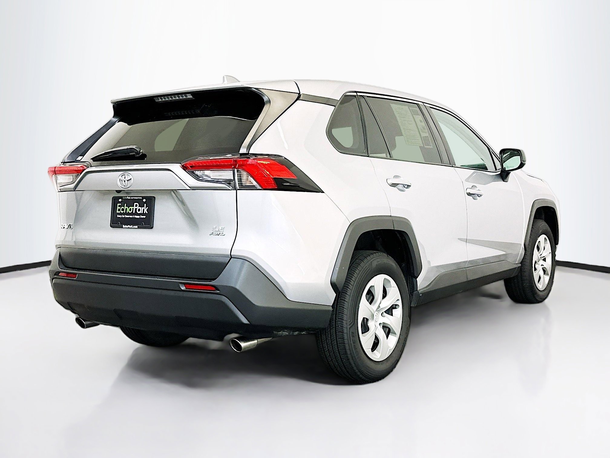 Used 2022 Toyota RAV4 LE image 9