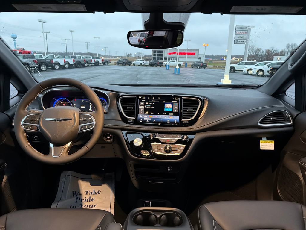 New 2026 Chrysler Pacifica Select image 12