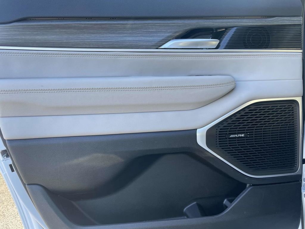 Certified 2024 Jeep Wagoneer L Series II w/ Flexible Seating Group image 25