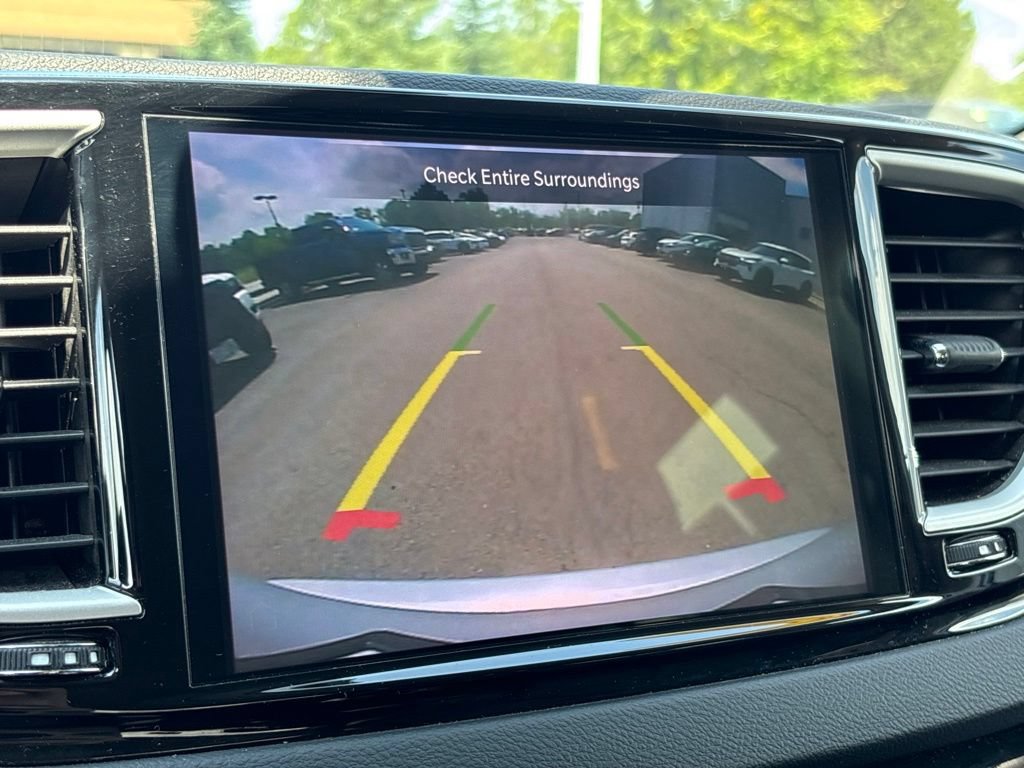 Used 2024 Chrysler Pacifica Touring-L FWD image 28