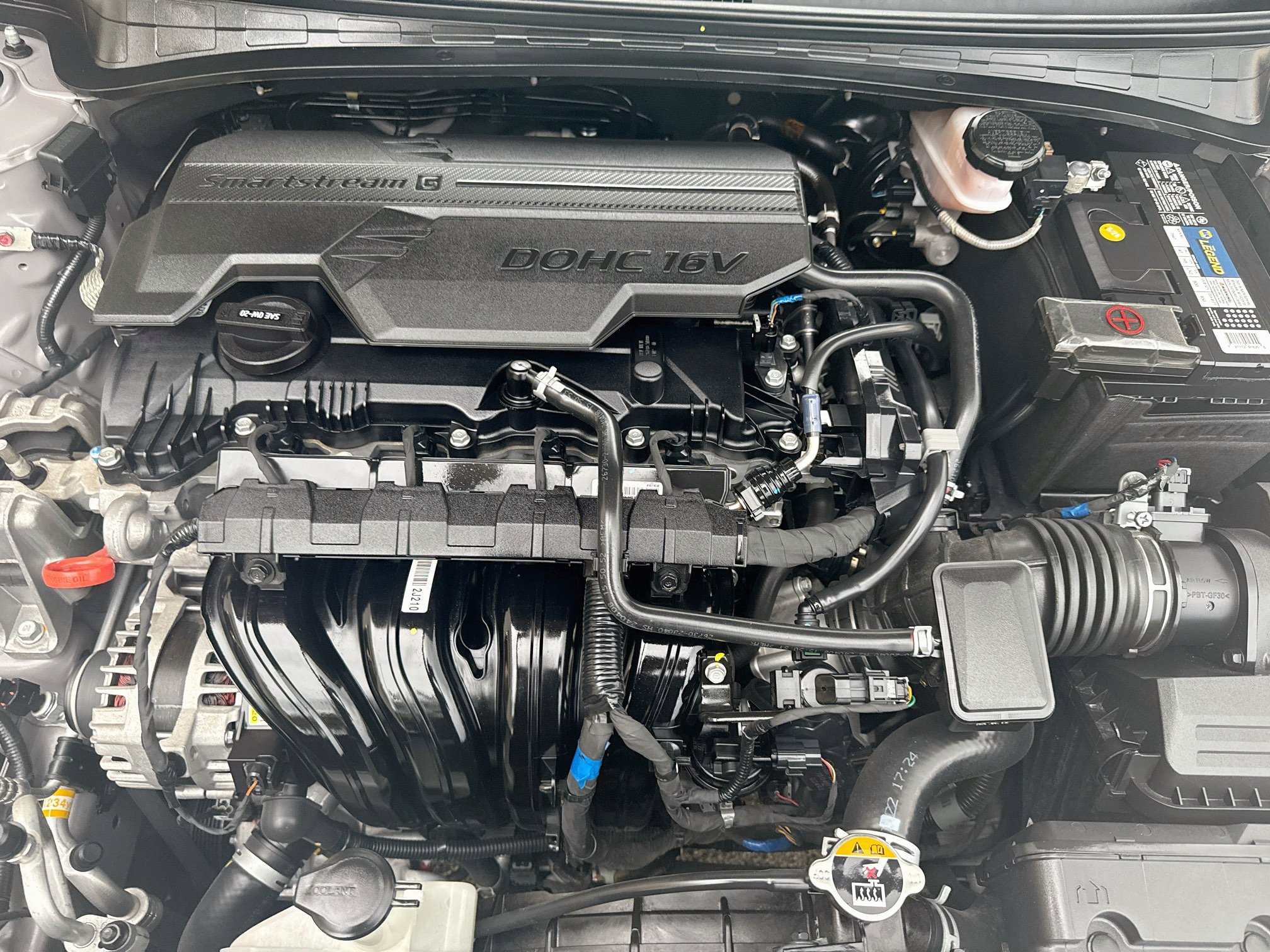 Used 2024 Hyundai Elantra SE FWD image 34