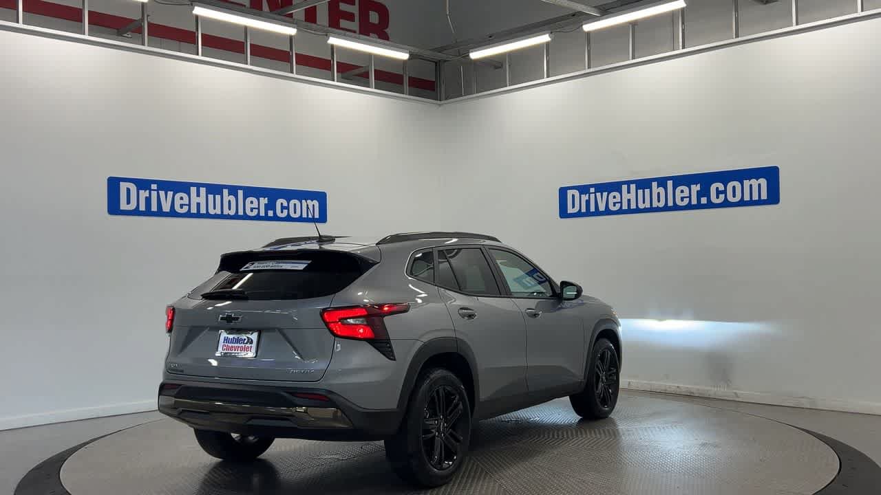 Used 2025 Chevrolet Trax ACTIV w/ Sunroof Package FWD image 2