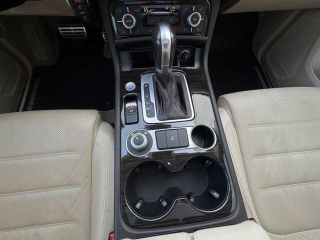 Used 2016 Volkswagen Touareg Executive AWD/4WD image 21